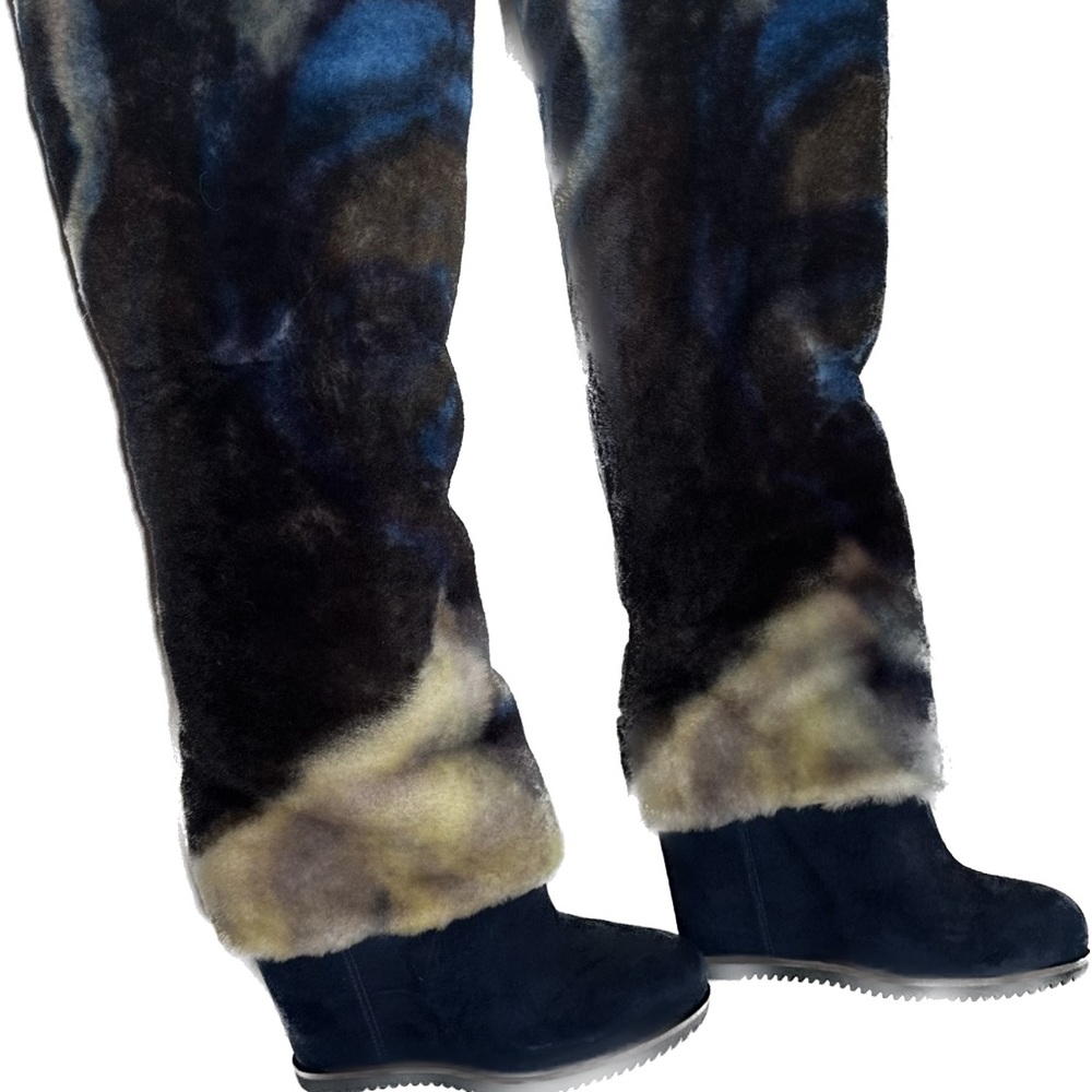 Ugg x Claire Tabouret fluff stout blue sapphire Boots size 7